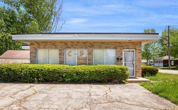 Pictures of Retail property located at 615 Belvedere Ave, Warren, OH 44483 for lease - image #1