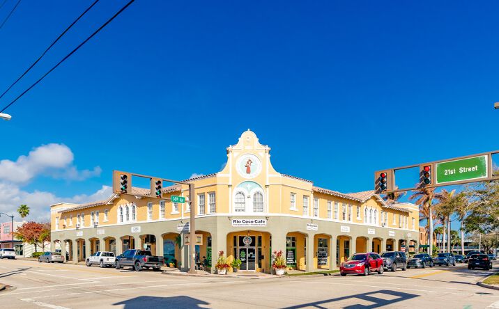 Pictures of Retail property located at 2111 14th Avenue, Vero Beach, FL 32960 for lease - image #1