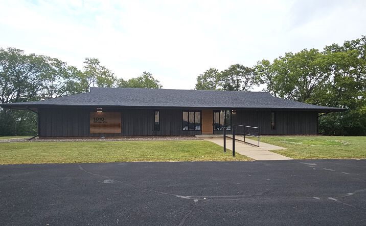 Pictures of Office property located at 1010 OAK RIDGE DR, EAU CLAIRE, WI 54701-6198 for lease - image #1