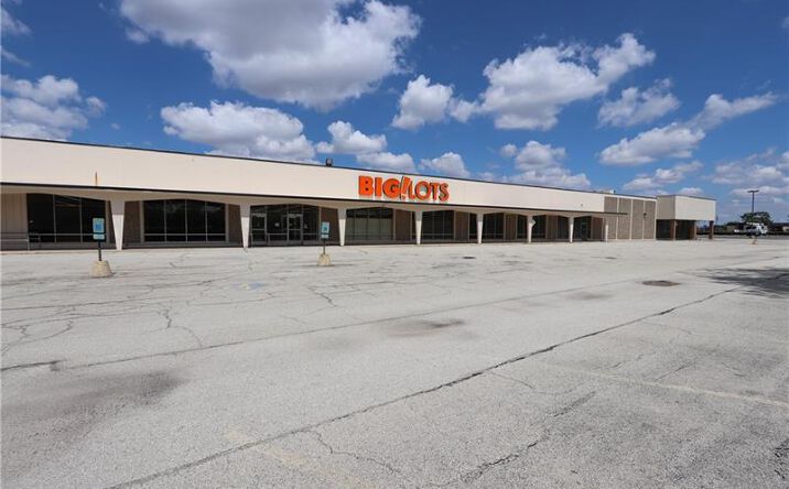 Pictures of Retail, Industrial, Office, Restaurant property located at 204 Charleston Avenue East, Mattoon, IL 61938 for lease - image #1