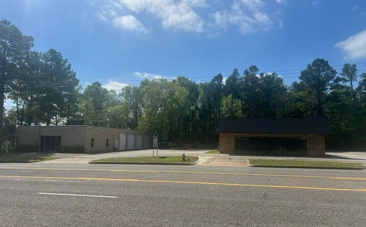 Pictures of Retail, Office, Industrial property located at 2811 & 2819 University Blvd, Tyler, TX 75707 for lease - image #1