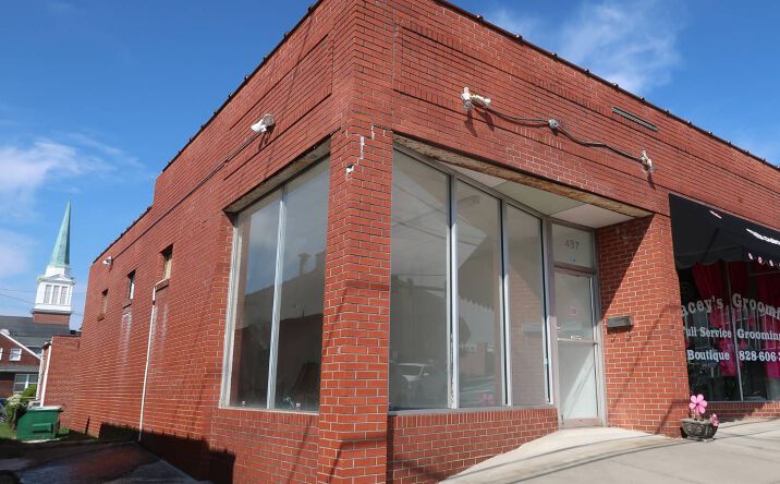 Pictures of Retail, Office property located at 437 North Church Street, Hendersonville, NC 28739 for lease - image #1