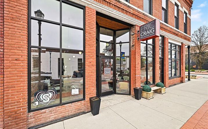 Pictures of Office property located at 104 S Bridge Street, Smithville, MO 64089 for lease - image #1