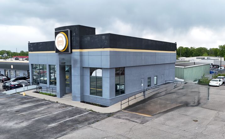 Pictures of Retail, Office property located at 7846 Pendleton Pike, Indianapolis, IN 46226 for lease - image #1