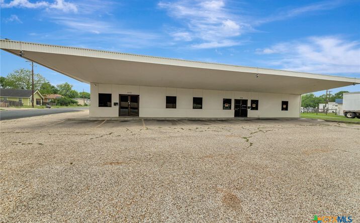 Pictures of Land property located at 2112 N Navarro Street B, Victoria, TX 77901 for lease - image #1