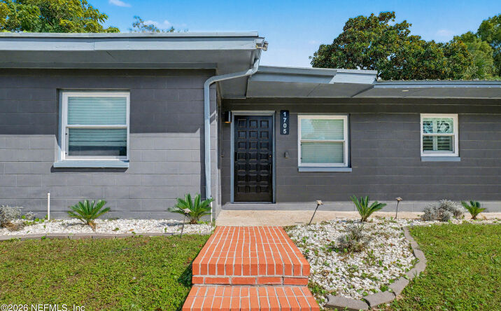 Pictures of Office, Retail, Special Purpose, Land property located at 1701 ROGERO Road 1705, Jacksonville, FL 32211 for lease - image #1