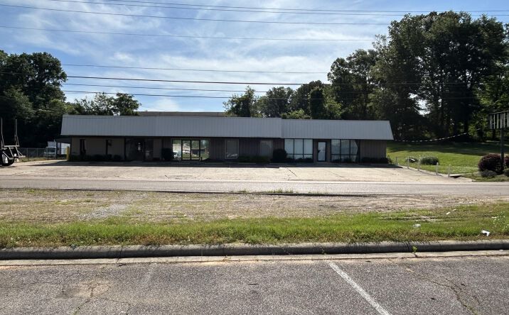 Pictures of Retail, Office property located at 212 S Lewis Avenue, Philadelphia, MS 39350 for lease - image #1
