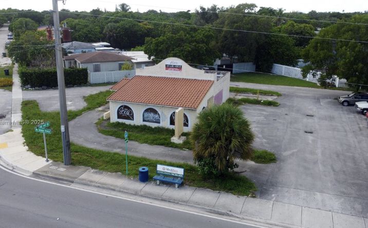 Pictures of Retail, Restaurant, Special Purpose property located at 14100 W DIXIE HWY, NORTH MIAMI, FL 33161-2531 for lease - image #1