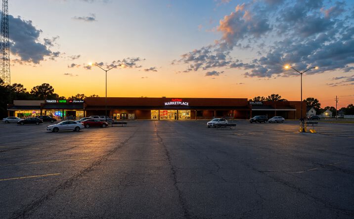 Pictures of Retail, Land, Special Purpose property located at 140 W DYKES ST, COCHRAN, GA 31014-6851 for lease - image #1