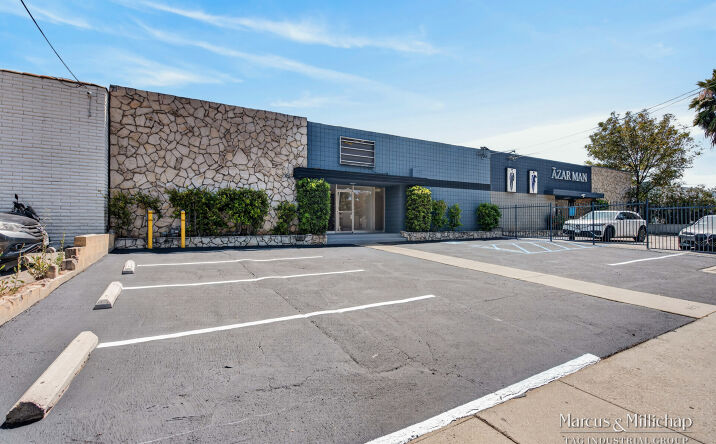 Pictures of Industrial property located at 19340 LONDELIUS ST, NORTHRIDGE, CA 91324 for lease - image #1
