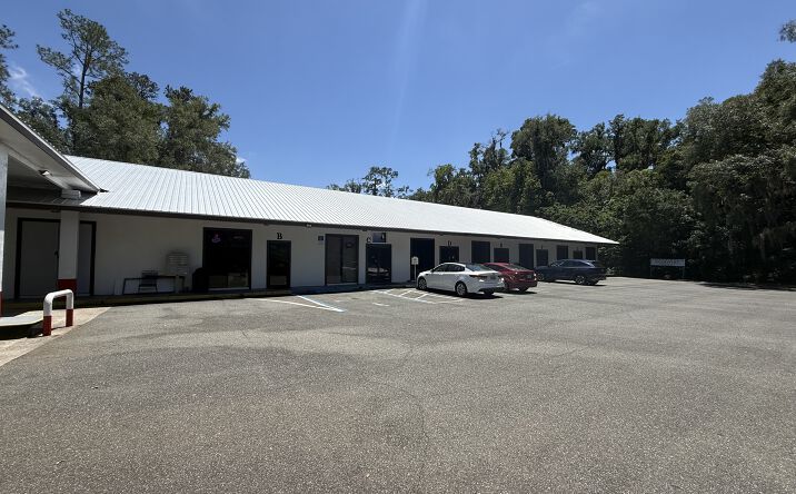 Pictures of Retail property located at 3380 Southeast Lake Weir Avenue, Ocala, FL 34471 for lease - image #1