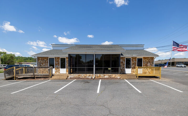 Pictures of Retail, Office, Restaurant property located at 3015 S MAIN ST, HARRISONBURG, VA 22801-2669 for lease - image #1