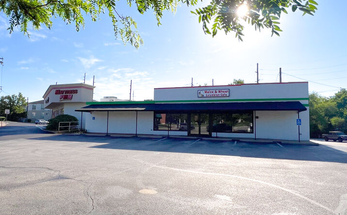 Pictures of Retail, Restaurant property located at 1910 S BRENTWOOD BLVD, BRENTWOOD, MO 63144-1812 for lease - image #1