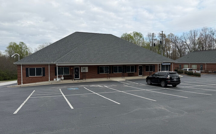 Pictures of Office property located at 638 Old Historic U.S.441, Demorest, GA 30535 for lease - image #1