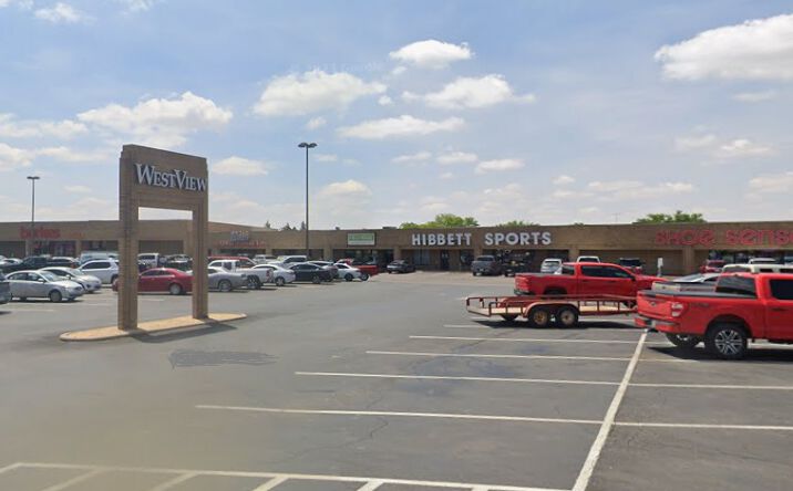 Pictures of Retail, Office, Restaurant property located at 3305-3501 Olton Road, Plainview, TX 79072 for lease - image #1