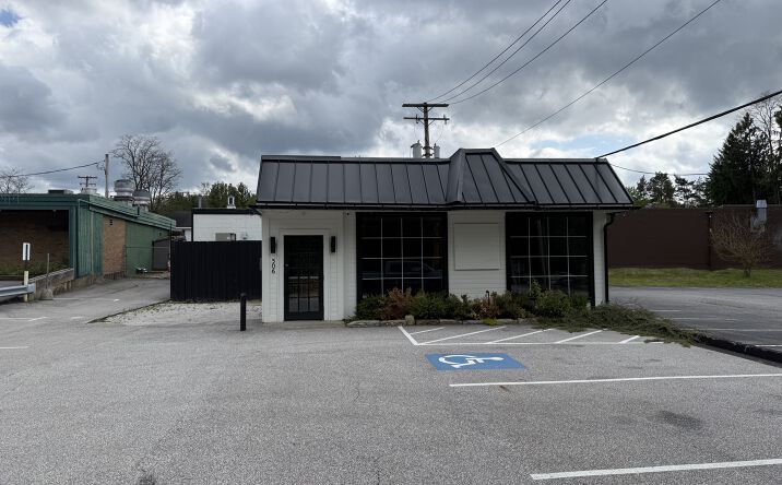 Pictures of Retail property located at 506 East Washington Street, Chagrin Falls, OH 44022 for lease - image #1