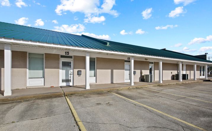 Pictures of Retail, Office, Special Purpose property located at 833 U.S. 90 Unit #13, 15, 19, Bay St Louis, MS 39520 for lease - image #1
