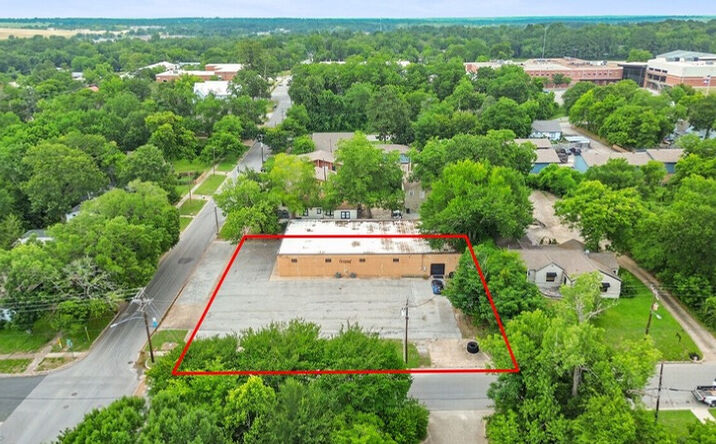 Pictures of Office property located at 929 University Ave, Huntsville, TX 77320 for lease - image #1