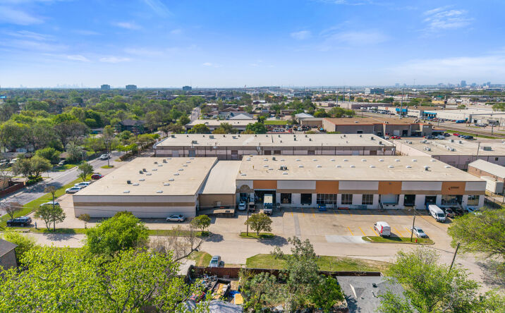 Pictures of Industrial property located at 13777 Bee Street, Farmers Branch, TX 75234 for lease - image #1