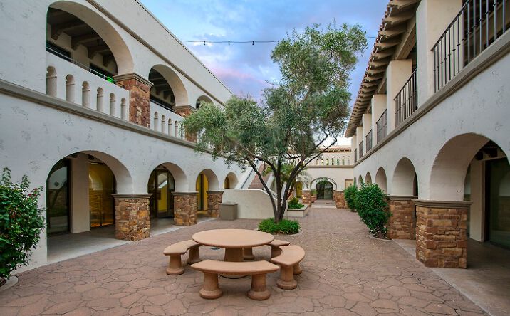 Pictures of Office property located at 11000 N SCOTTSDALE RD, SCOTTSDALE, AZ 85254-5235 for lease - image #1