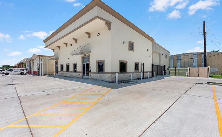 Pictures of Office, Industrial, Retail property located at 5061 Gessner Road, Houston, TX 77041 for lease - image #1