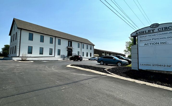 Pictures of Office property located at 1719 Ashley Circle, Bowling Green, KY 42104 for lease - image #1