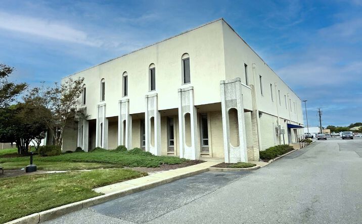 Pictures of Office property located at 962 Norfolk Square, Norfolk, VA 23502 for lease - image #1
