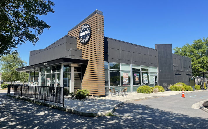 Pictures of Restaurant property located at 1676 General Booth Blvd, Virginia Beach, VA 23454 for lease - image #1