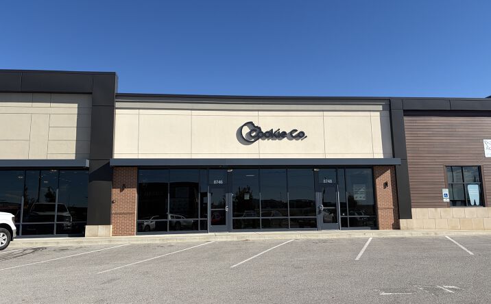 Pictures of Retail property located at 8746 Loiret Boulevard, Lenexa, KS 66219 for lease - image #1