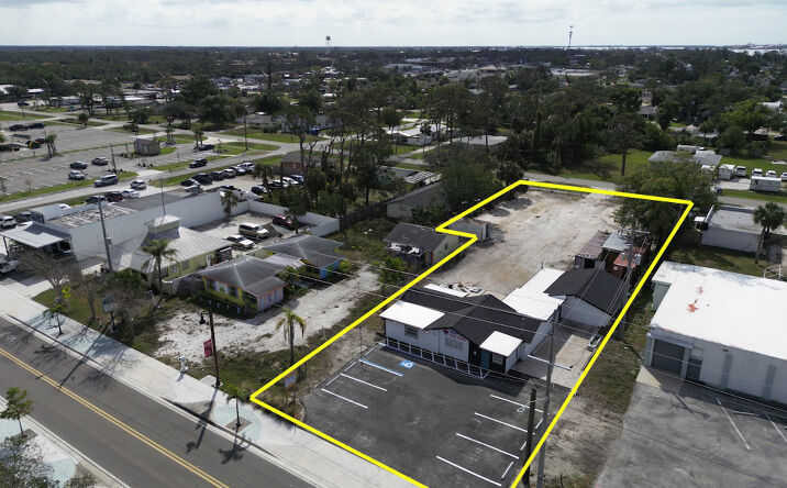 Pictures of Office, Retail property located at 155 W Dearborn St, Englewood, FL 34223 for lease - image #1