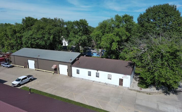 Pictures of Industrial property located at 2370 E LOGAN ST, DECATUR, IL 62526-5135 for lease - image #1