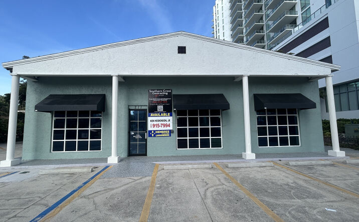 Pictures of Office, Retail, Restaurant property located at 211 N Tamiami Trl, Sarasota, FL 34236 for lease - image #1