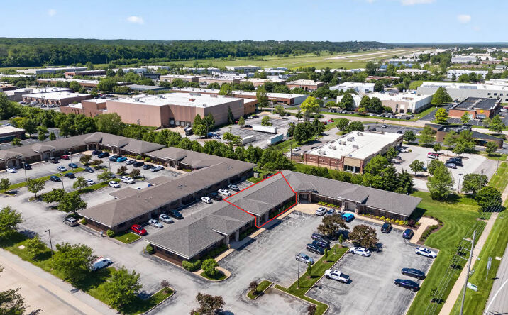 Pictures of Office property located at 113 Chesterfield Business Parkway, Chesterfield, MO 63005 for lease - image #1
