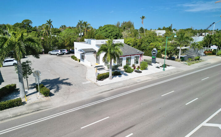 Pictures of Restaurant property located at 2224 Tamiami Trail E, Naples, FL 34109 for lease - image #1