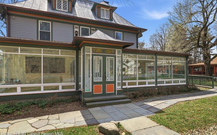 Pictures of Retail property located at 297 Tinker Street, Woodstock, NY 12498 for lease - image #1