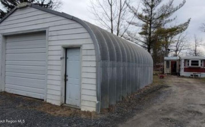 Pictures of Special Purpose property located at 414 Joslen Boulevard #Garage, Hudson, NY 12534 for lease - image #1