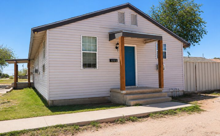 Pictures of Office property located at 2400 College Ave, Midland, TX 79701 for lease - image #1