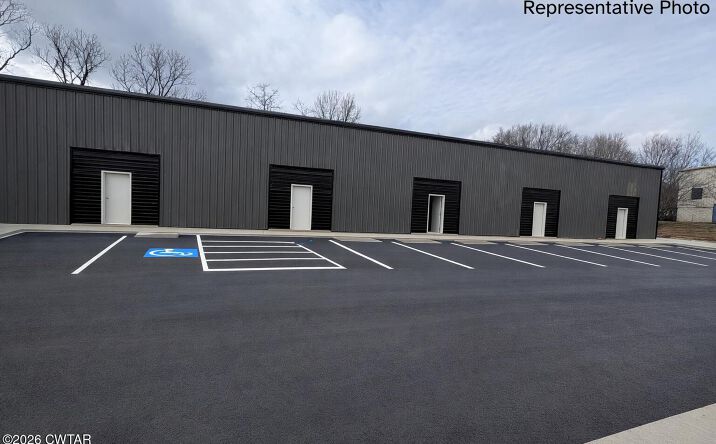 Pictures of Office, Special Purpose, Retail, Industrial property located at 176 Commerce Center Circle, Jackson, TN 38301 for lease - image #1