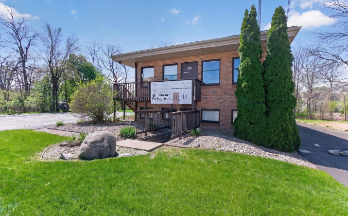 Pictures of Office property located at 569 Wildwood Avenue Front Lower Unit, Jackson, MI 49201 for lease - image #1