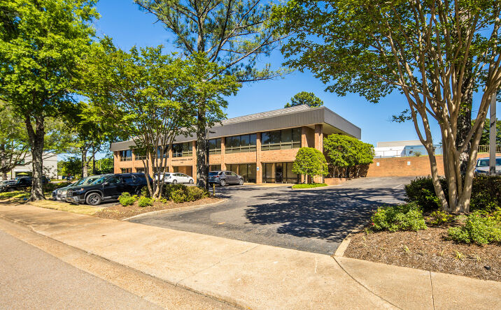 Pictures of Office property located at 2136 EXETER RD, GERMANTOWN, TN 38138-3953 for lease - image #1