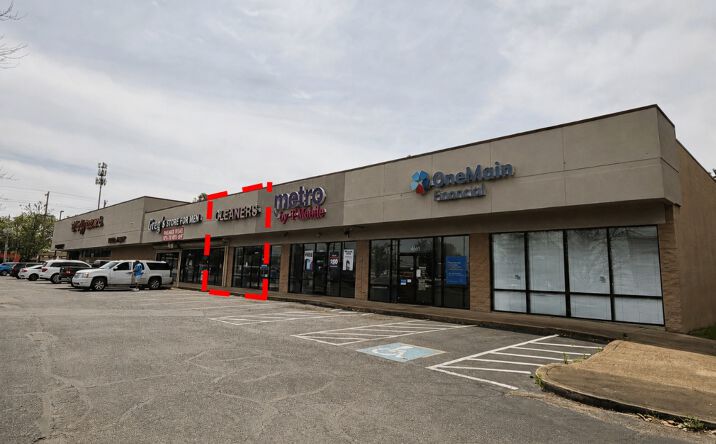 Pictures of Retail property located at 4673 Elvis Presley Boulevard, Memphis, TN 38116 for lease - image #1