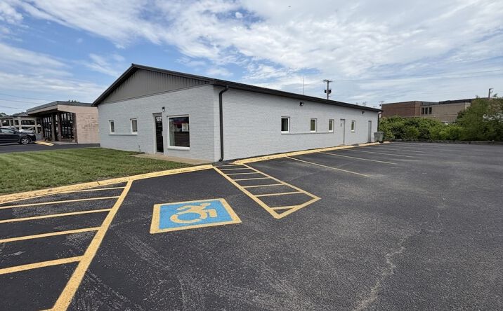 Pictures of Retail, Office property located at 137 W BROADWAY, GALLATIN, TN 37066-2717 for lease - image #1