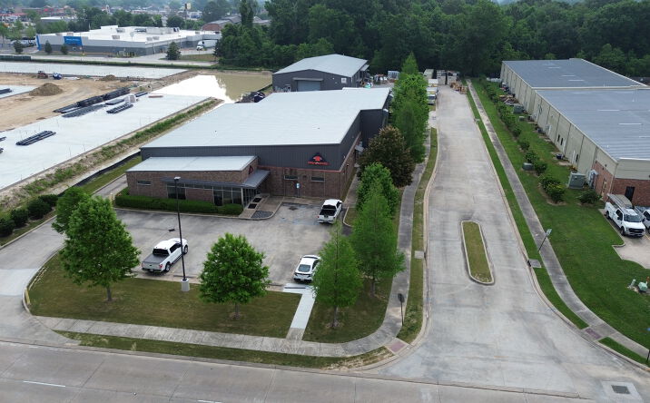 Pictures of Industrial property located at 4515 SHERWOOD COMMON BLVD, BATON ROUGE, LA 70816-4270 for lease - image #1
