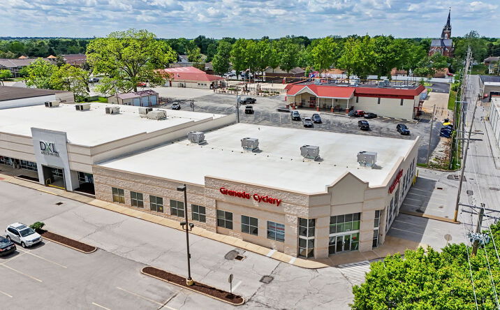 Pictures of Retail property located at 235 Mid Rivers Mall Drive, St Peters, MO 63376 for lease - image #1
