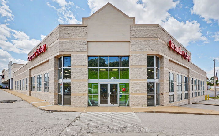 Pictures of Retail property located at 235 Mid Rivers Mall Drive, St Peters, MO 63376 for lease - image #1