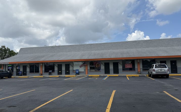 Pictures of Retail property located at 3068-3082 Fowler Street, Fort Myers, FL 33901 for lease - image #1