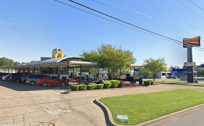 Pictures of Retail property located at 407 US Highway 80 W, Demopolis, AL 36732 for lease - image #1