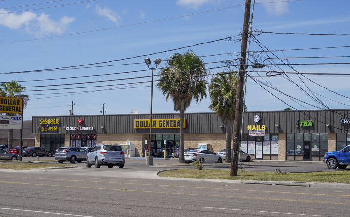 Pictures of Retail property located at 4902 Holly Rd, Corpus Christi, TX 78411 for lease - image #1