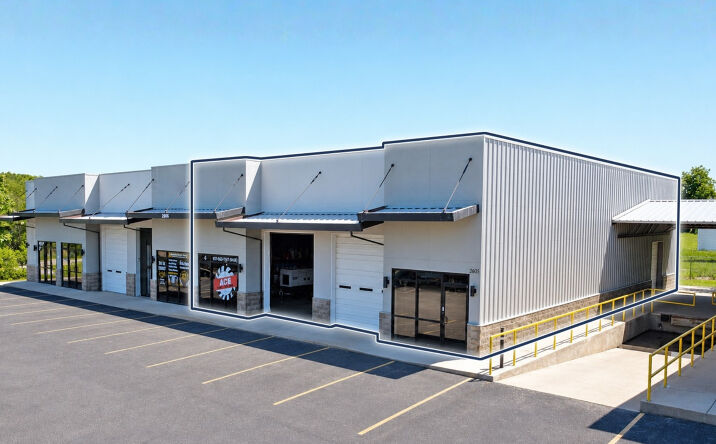 Pictures of Industrial property located at 2605 Storage Pkwy, Rogers, AR 72756 for lease - image #1