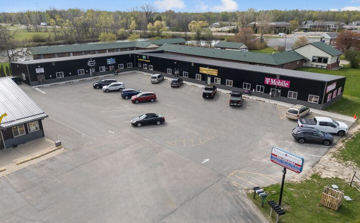 Pictures of Retail, Office, Restaurant property located at 1186 N SHAWANO ST, NEW LONDON, WI 54961-2750 for lease - image #1